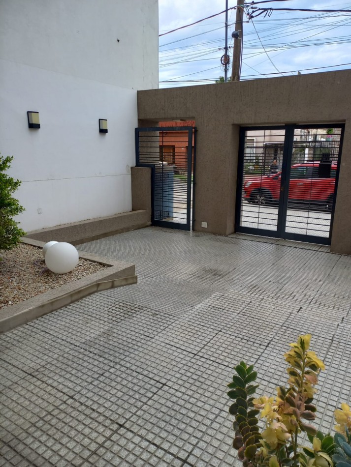 VENTA DEPTO 2 AMB CON COCHERA EN LANUS OESTE