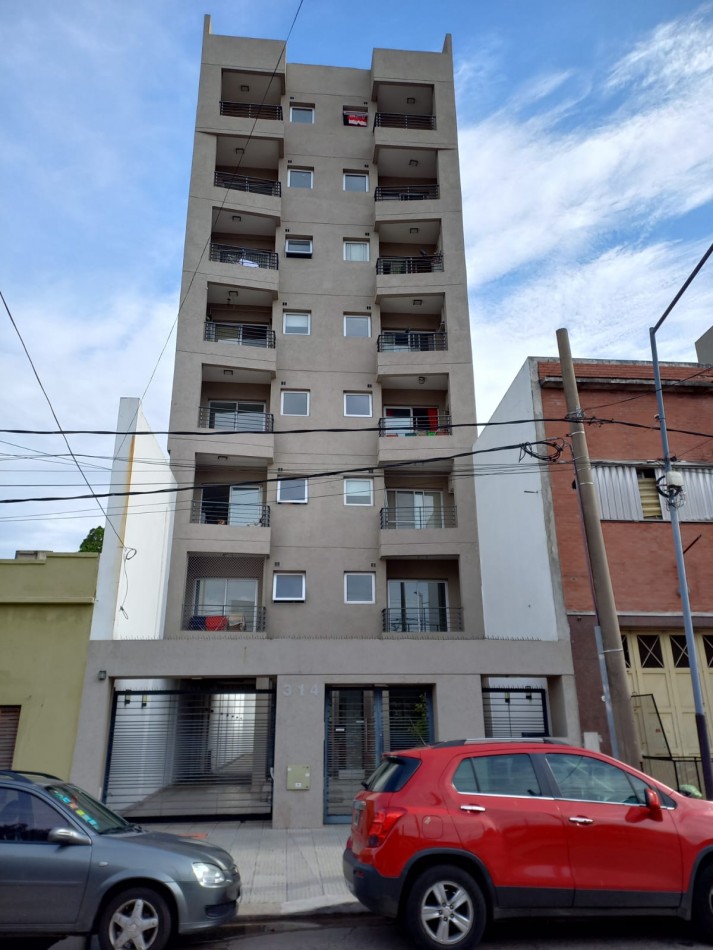 VENTA DEPTO 2 AMB CON COCHERA EN LANUS OESTE