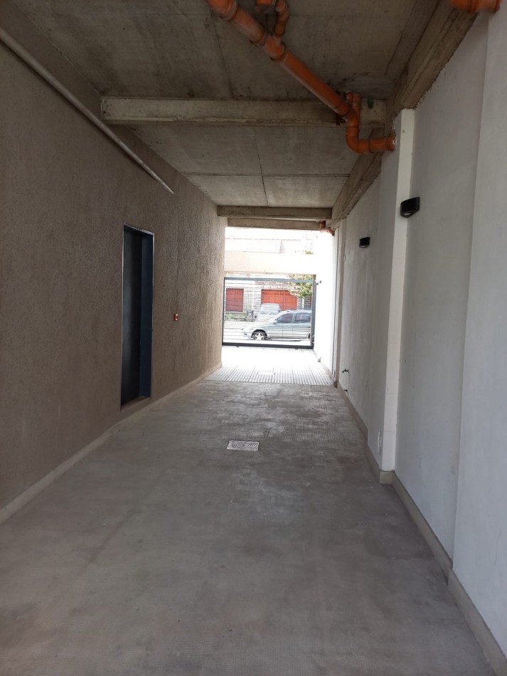 VENTA DEPTO 2 AMB CON COCHERA EN LANUS OESTE