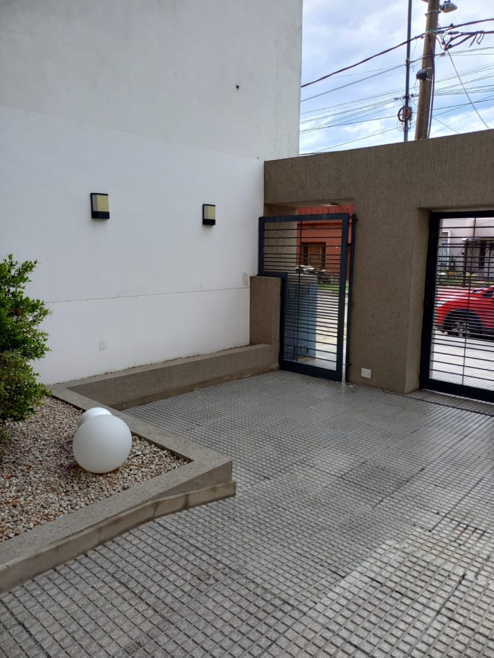 VENTA DEPTO 2 AMB CON COCHERA EN LANUS OESTE