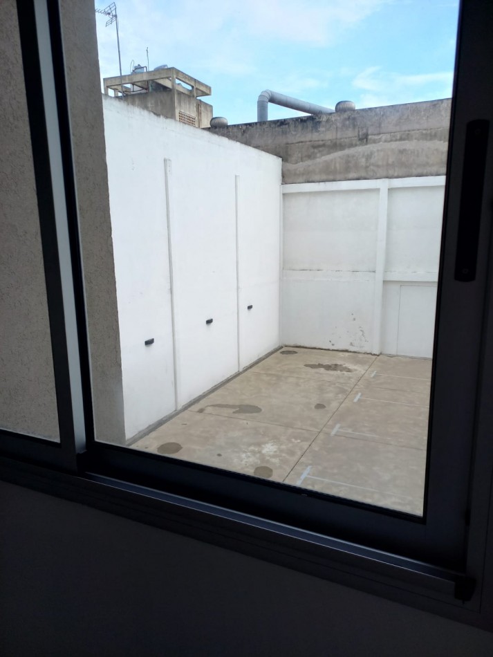 VENTA DEPTO 3 AMB CON COCHERA EN LANUS OESTE.VALOR REBAJADO