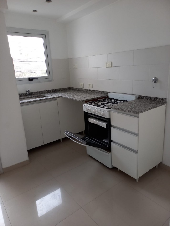 VENTA DEPTO 3 AMB CON COCHERA EN LANUS OESTE.VALOR REBAJADO