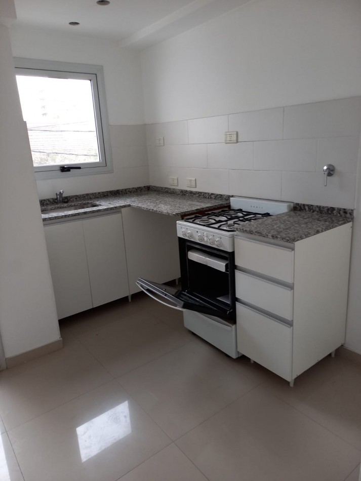 VENTA DEPTO 2 AMB CON COCHERA EN LANUS OESTE