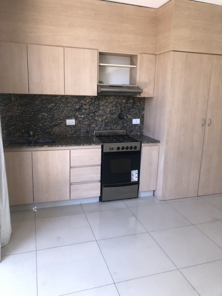 Alquiler Departamento de 2 Ambientes en Bernal 