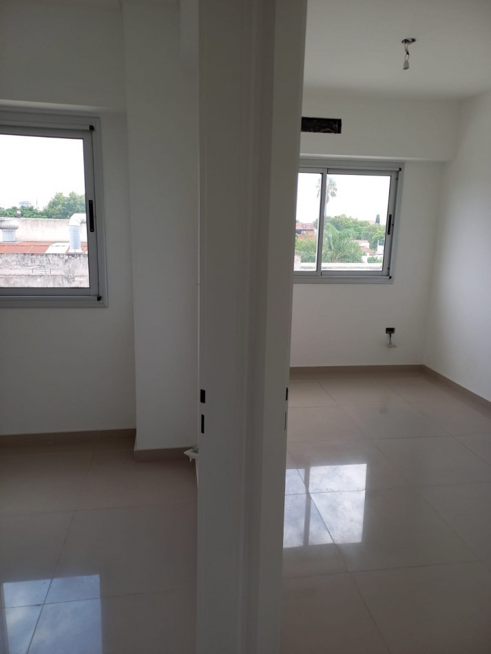 VENTA DEPTO 2 AMB CON COCHERA EN LANUS OESTE