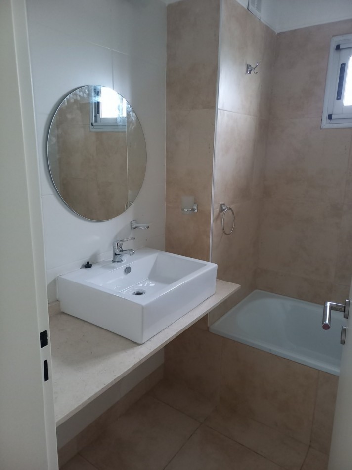 VENTA DEPTO 2 AMB CON COCHERA EN LANUS OESTE