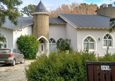 Venta de Casa de 6 Ambientes con Parque y Pileta en Campos de Roca I , Brandsen