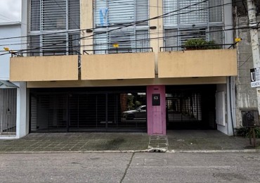 Alquiler de Departamento de 3 Ambientes con Cochera en Bernal 