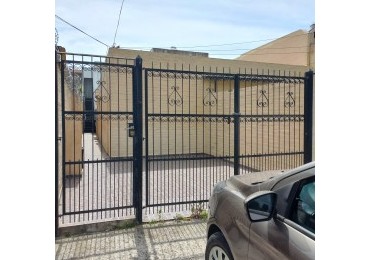 Alquiler de PH 3 Ambientes con cochera al frente